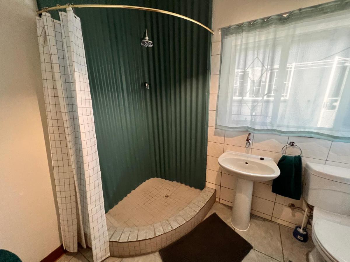 Firefly Budget Friendly Guest House Kempton Park Eksteriør bilde