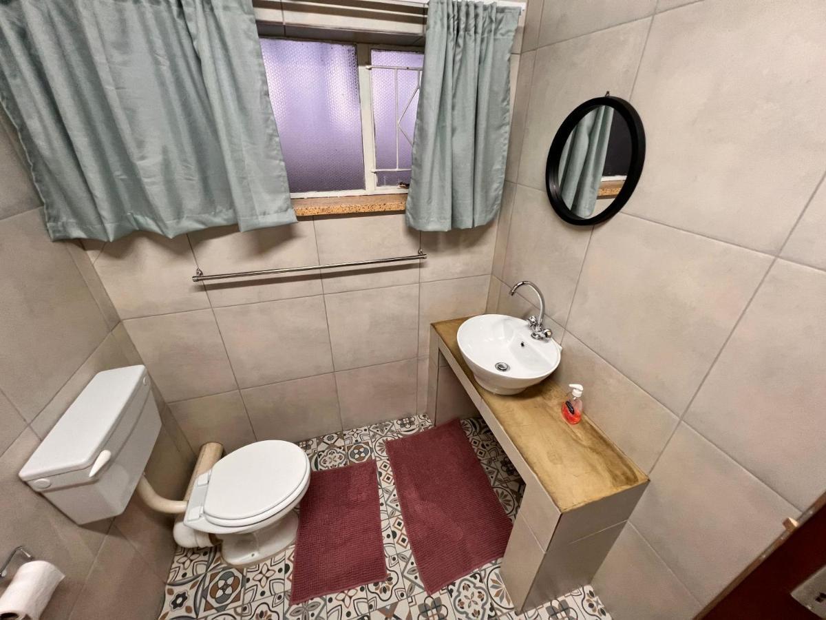 Firefly Budget Friendly Guest House Kempton Park Eksteriør bilde