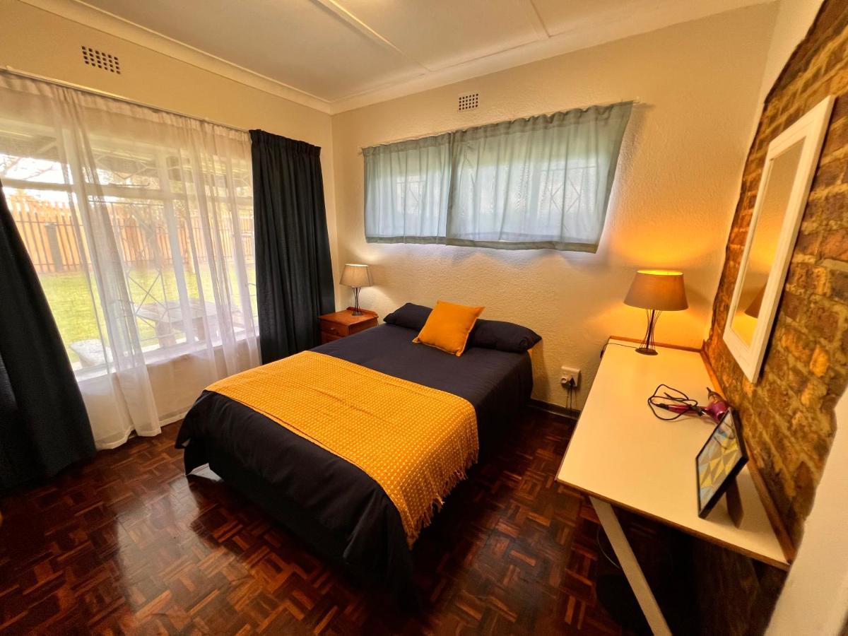 Firefly Budget Friendly Guest House Kempton Park Eksteriør bilde