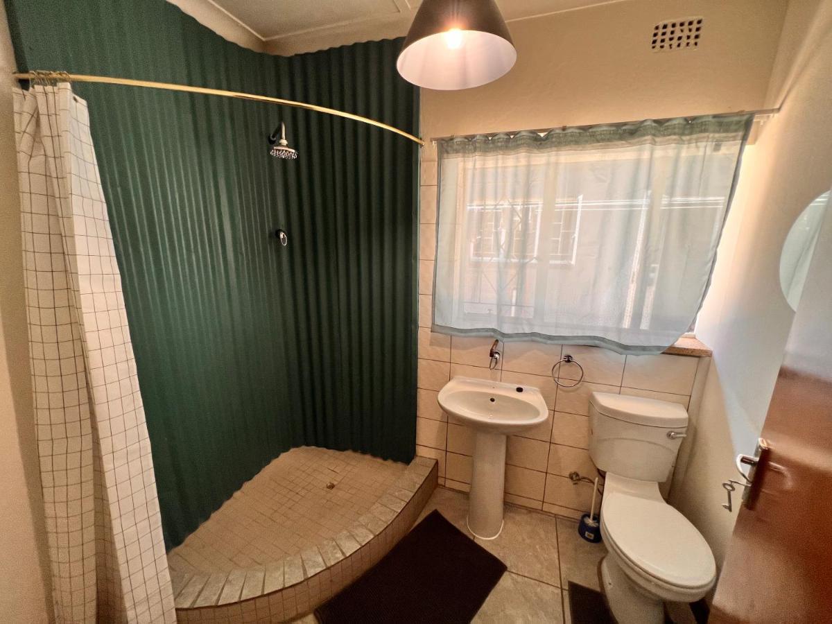 Firefly Budget Friendly Guest House Kempton Park Eksteriør bilde