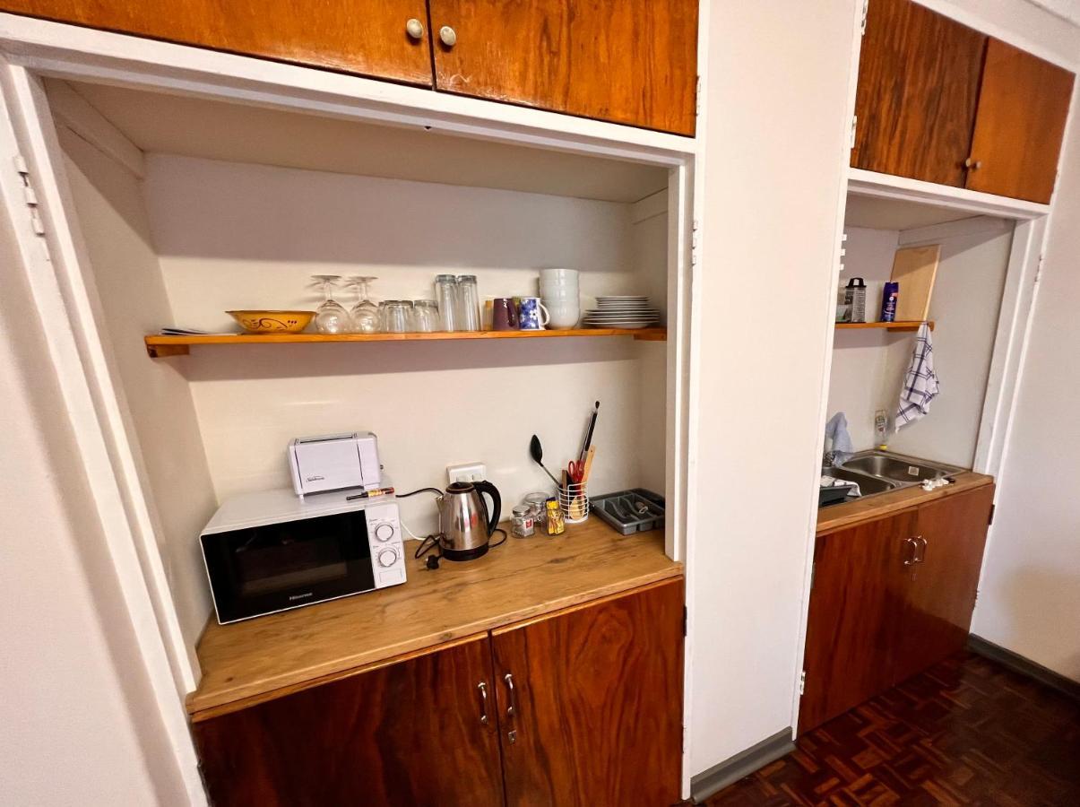 Firefly Budget Friendly Guest House Kempton Park Eksteriør bilde