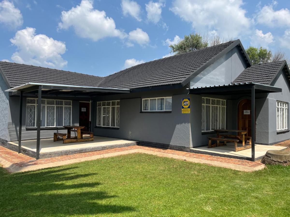 Firefly Budget Friendly Guest House Kempton Park Eksteriør bilde