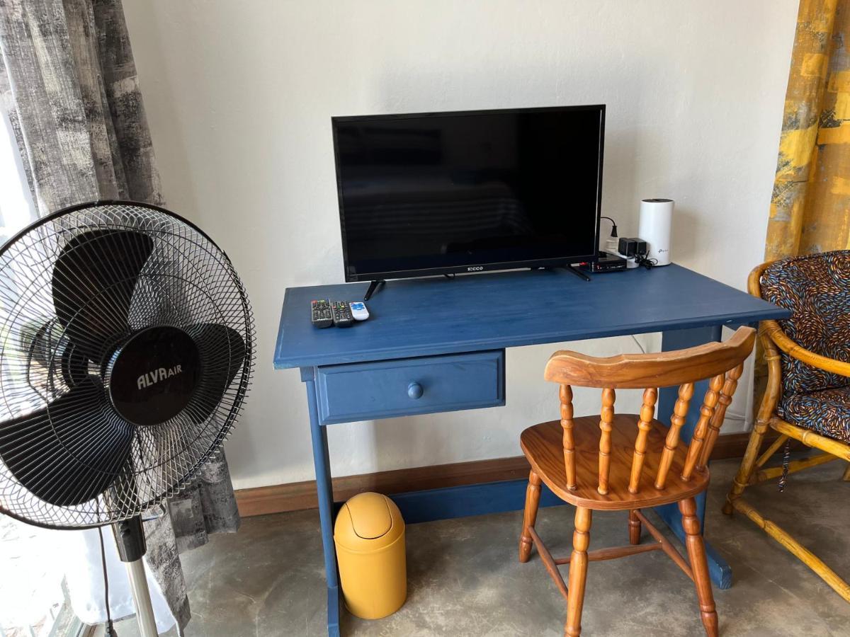 Firefly Budget Friendly Guest House Kempton Park Eksteriør bilde