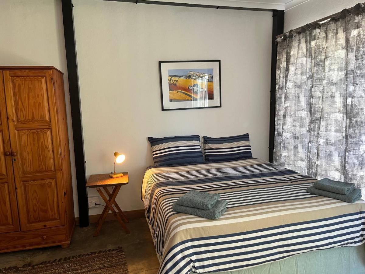 Firefly Budget Friendly Guest House Kempton Park Eksteriør bilde