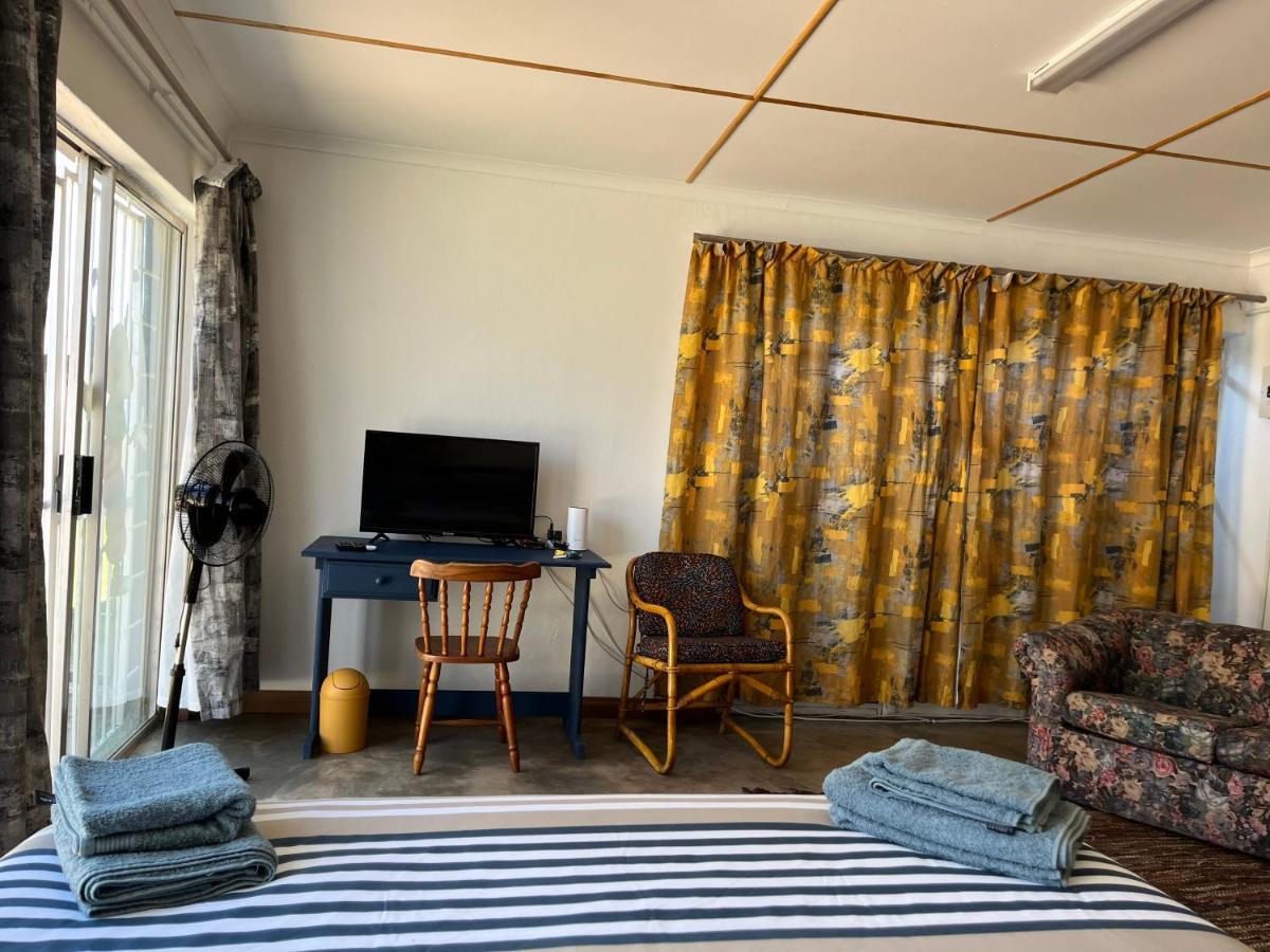 Firefly Budget Friendly Guest House Kempton Park Eksteriør bilde