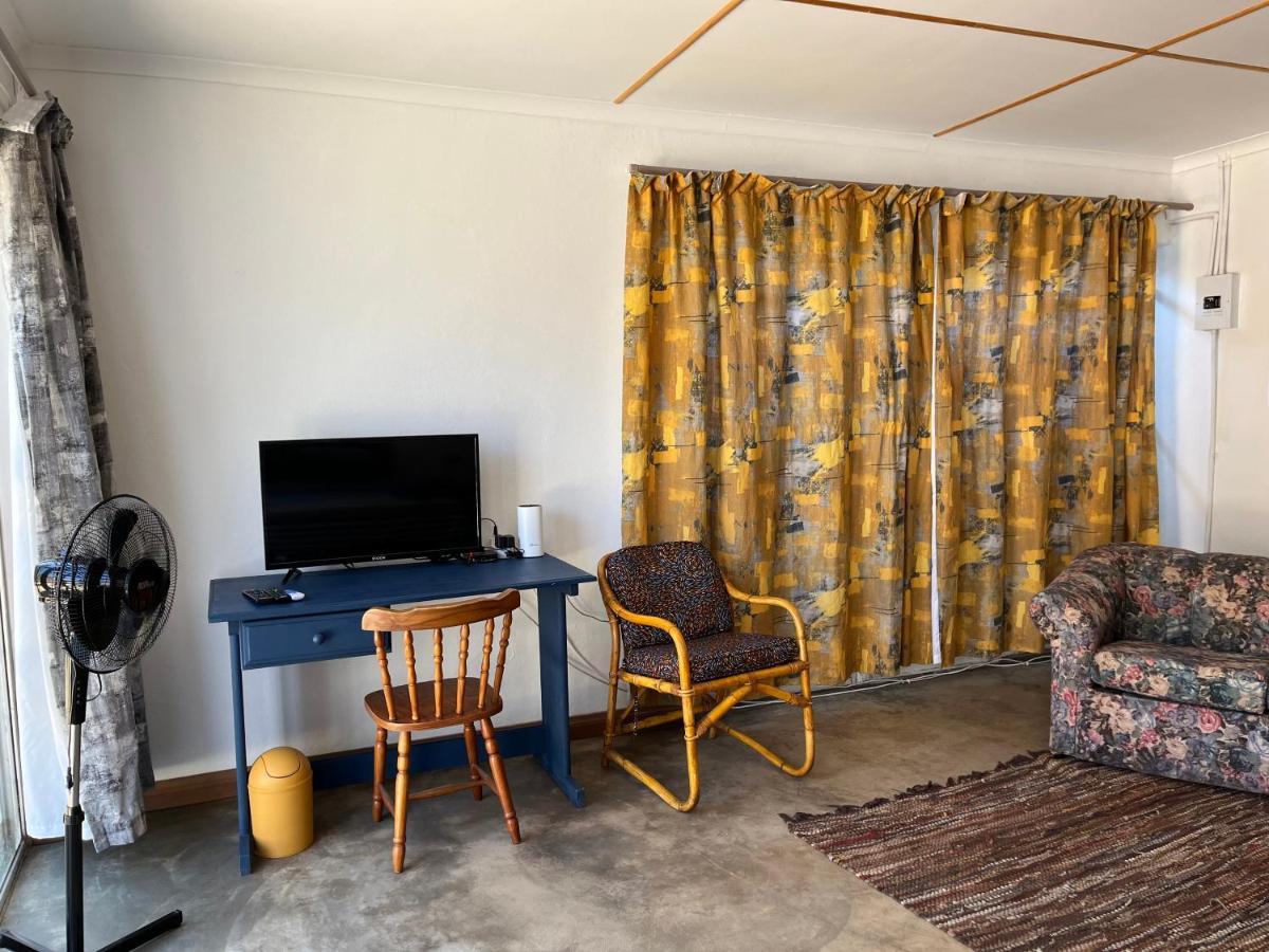 Firefly Budget Friendly Guest House Kempton Park Eksteriør bilde