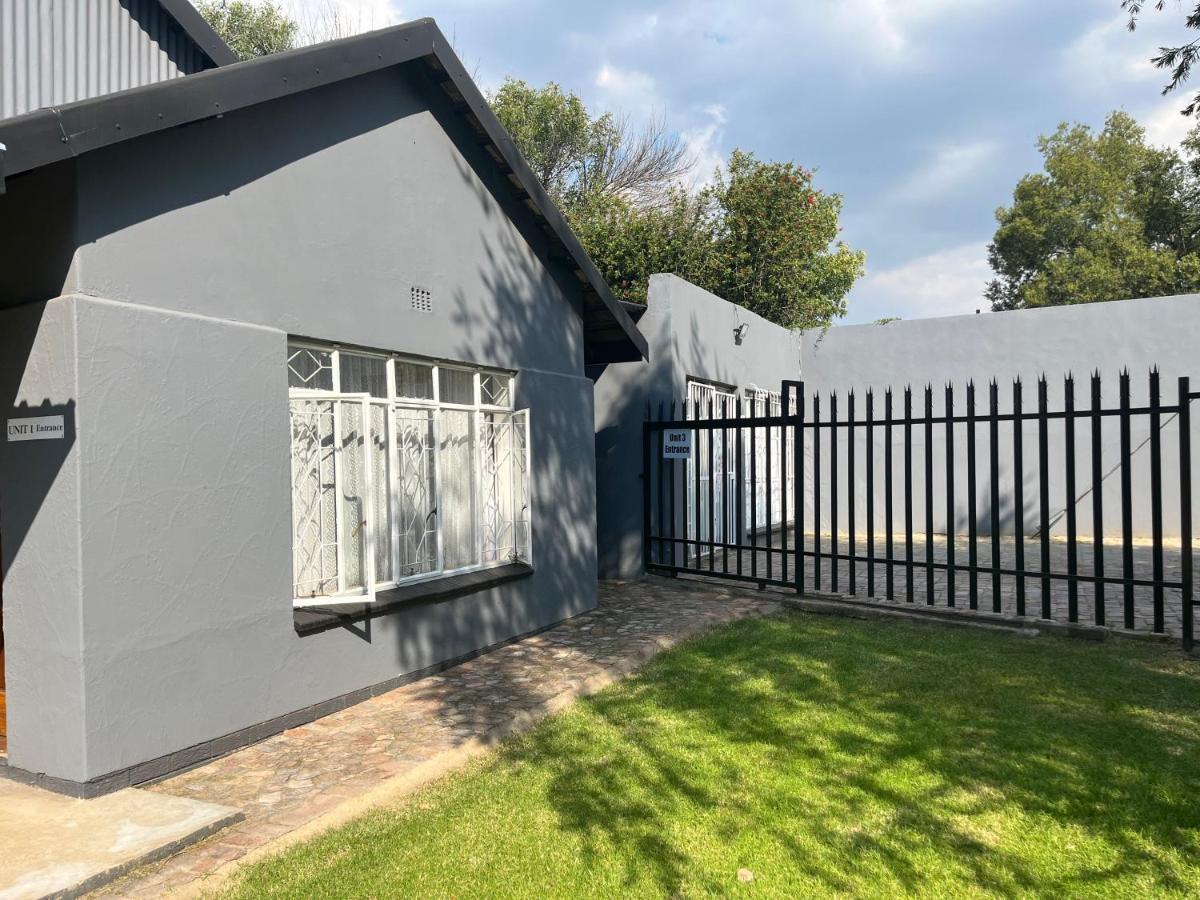 Firefly Budget Friendly Guest House Kempton Park Eksteriør bilde